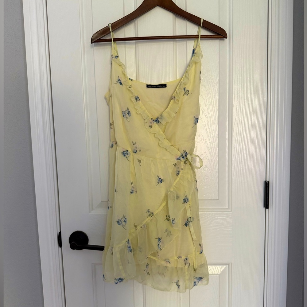 Abercrombie Butter Yellow Floral Wrap Dress